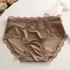 Tanga Feminina Cintura Média Patchwork de Renda e Cetim 10A Forro 100% Algodão Antibacteriano Respirável Amiga da Pele Calcinha Francesa