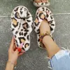 Comercio exterior transfronterizo talla grande 2023 verano nuevo moda europea y americana personalidad espiga clip dedo mujer Mao Mao pantuflas planas