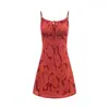 L26223-26 Estilo Nuevo de Principios de Primavera Estilo Retro Francés Casual de Vacaciones con Cordón Fondo Rojo Estampado Vestido de Tirantes