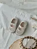Xshx Zapatos Retro Medievales para Niñas Estilo Francés Cinta Mágica Plata Mate Tacón Estable Suela de Goma Antideslizante Suave Verano Poco Profundos Punta Ancha