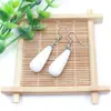 Venta al por mayor de fábrica aretes largos de cristal natural forma de gota de agua amatista Ojo de Tigre Joyería con gancho para la oreja aretes redondos de gota de agua DIY