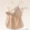 Nova camisola térmica de renda francesa escovada para outono e inverno para mulheres, cetim respirável sexy com decote V, bojos e lindo design nas costas