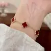 Pulsera de Trébol a la Moda, Sencilla, de Lujo Ligero, Elegante, Diseño de Nicho Único y Exquisito, Versátil para el Uso Diario y para Ir al Trabajo
