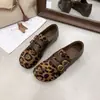 Design de peça de outer wear versátil de lapela dupla nicho, sapatos retrô, sapatos de salto baixo de bico fino, novo estilo casual de camurça primavera/outono 2026