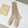 Meias Empilhadas de Cano Médio e Longo com Etiqueta de Tecido para Mulheres Dopamine Wear e Wear Meias para Pernas Popular na Internet Japonesa JK com Sapatos Pequenos de Couro