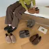 Sapatos femininos elegantes de sola grossa estilo coreano, novo modelo outono 2026, sapatos femininos versáteis de bico redondo