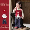 [Personalizado] Conjunto de Chaleco Tejido para Bebé, Camiseta de Manga Larga para Niñas, Pantalones de Mezclilla Elegantes, Conjunto de Tres Piezas, Ropa de Otoño para Niños