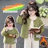 Invierno 2026 Nuevas Llegadas Chaqueta Larga Acolchada Estilo Pequeño Chanel para Niños Niñas Bebé Elegante Flores Pequeñas Ropa Cálida de Algodón Moderna