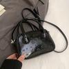 Bolso bandolera informal para mujer, popular este año, de alta gama, con diseño de dopamina en relieve, ideal para llevar al trabajo o para ir al trabajo.