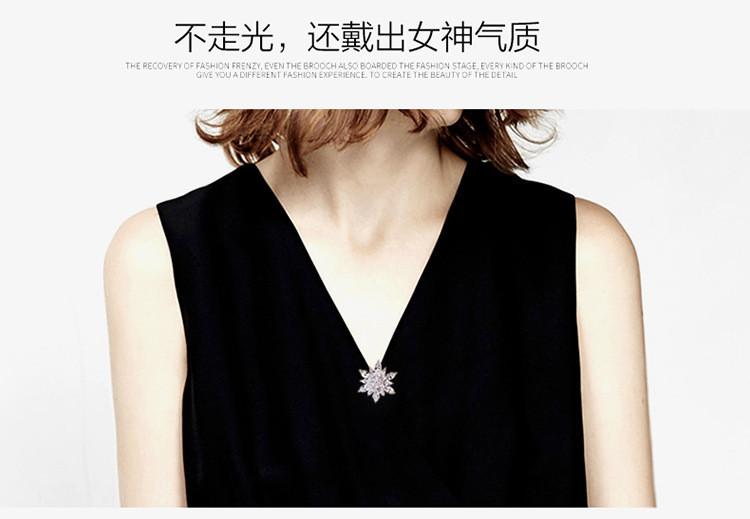 小锆石胸针佩戴效果-01.jpg