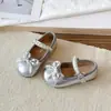 Zapatos de Moda Poco Profundos con Hebilla Mary Jane de Encaje Perla y Lazo para Niñas, Estilo Nuevo Casual de Cuero para Primavera y Otoño 2026