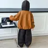 Traje para Niños Primavera y Otoño 2026 Nuevo Estilo Fresco y Elegante Chaqueta Falsa de Dos Piezas para Niños Pantalones Casuales a Cuadros para Niño Pequeño