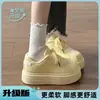 Zapatillas blancas súper populares 2026 para mujer para combinar con faldas, zapatillas de estilo nuevo primavera 2026, mocasines, zapatos de suela gruesa que aumentan la altura