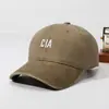 Un Sombrero de Pico Casual de Moda Estilo Coreano Parte Superior Suave Unisex Moderno Lavado Adelgazante CI Bordado Versátil de Letras Gorra de Béisbol