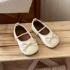Sapatos de couro pequenos estilo francês ins 2026 Primavera e Outono Nova Versão Coreana Sapatos de Princesa com Laço para Meninas Sola Macia Sapatos Individuais Tendência