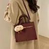 Bolso Pequeño Retro Mate Simple para Mujer Modelo Nuevo 2025 Versátil Bolso de Hombro para el Transporte y Salir a Trabajar
