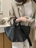 Bolsa de Mão Feminina Grande Capacidade Transfronteiriça Nova Moda Verão 2026 Versátil de Ombro Tote de Alta Qualidade