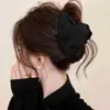 [Procesamiento Personalizado] Pinza para el Cabello Triángulo Negro para Mujer, Estilo de Alta Gama, Adecuada para Cabello Grueso, Pasador para la Parte Posterior de la Cabeza, Pinza de Tiburón