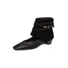 Botas Curtas de Bico Fino Francês Aumentadoras de Altura Interna Tiras Trançadas Zíper 4cm Sandálias Mary Jane Recorte Pele de Ovelha Botas Western