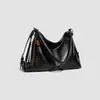 Bolso de Hombro Grande Tipo Hobo para Mujer GDCK Negro de PU Suave con Colgante