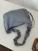 Bolso cruzado de estilo coreano con tonos cálidos color caramelo y volantes para estudiantes universitarias con un toque artístico, para ir de compras, salir y hacer picnics