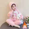 Pijama Infantil Outono e Inverno 2025 Novo Estilo de Inverno para Crianças Menina Bebê Espessado Quente Roupas de Inverno Conjunto de Roupas para Casa