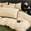 Juego de cuatro piezas de invierno grueso estilo francés bordado de terciopelo de leche con ribete de pelo de conejo, ropa de cama cálida de terciopelo coral antiestático 4
