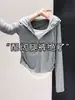 Camiseta com Capuz Color Block Falsa de Duas Peças Manga Longa para Mulheres na Primavera e Outono Cintura Plissada Camisa Básica Meio Zíper
