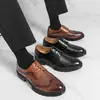 Zapatos casuales de cuero para hombre, transfronterizos, talla 46, modelo nuevo, zapatos de cuero brogue tallados estilo británico para hombre, zapatos de boda de moda