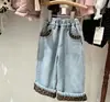 Calça jeans infantil com estampa de leopardo, forrada com fleece, novo estilo de inverno, espessa, peça única de fleece, quente, calça de corte reto, roupas de inverno para bebês meninas