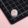 Mini Pastel de Cereza Juguetes de Comida Hecho a Mano DIY Accesorios de Pegamento de Crema Piezas Pequeñas de Resina Materiales para Joyería Venta al por Mayor Transfronterizo