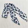 Cachecol Longo Estreito de Seda com Bolinhas Pretas Cachecol Feminino Isolado Estilo K Versátil Combinação com Bolsa Camisa Fita Streamer