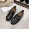 Zapatos Pequeños de Cuero Británicos de Otoño para Mujer con Hebilla Mocasines Retro Versátiles Sin Falda Moda Tacón Oculto 2026