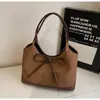 Bolsa Feminina de Nicho de Luxo 2025 Novo Estilo Outono e Inverno Versátil Bolsa Tiracolo Bolsa de Ombro Grande Capacidade Bolsa Tote para o Dia a Dia