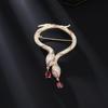 Broche de cobra de personalidade inteligente estilo europeu e americano, ano do zodíaco, zircônia criativa, sentido avançado, corpete de cobra, alfinete de casaco