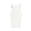 El diseño único de la hebilla plateada añade un toque de nicho a este top de tirantes de punto para mujer, adecuado para el verano, con cuello en U, textura acanalada y un top sin mangas que estiliza.