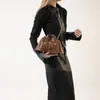 Bolsa Feminina de Design Nicho Estilo Coreano Criativa 2025 Nova Bolsa Transversal com Corrente Simples Distinta Padrão Lichia Bolsa de Roupa