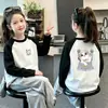 Camiseta Estilosa de Pelúcia com Manga Raglan Longa para Meninas Novo Estilo Outono/Inverno Camada Base para Meninas Pequenas Top com Gola Redonda para Crianças de Tamanho Médio e Grande