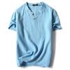 Venta al por mayor de fábrica 2025 Nueva camiseta de lino de manga corta estilo japonés para hombre, de algodón y lino, manga media, color liso, talla grande, camiseta de dos botones