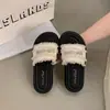 Falda de Nuevo Estilo 2026 con Sandalias Rojas de Playa de Tira Única y Suela Gruesa, Perfecta para un Look Inspirado en Chanel, Impresionantes Sandalias de Moda de Verano para Mujer