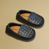 Zapatos de piel para niños 2026 suela blanda sin cordones mocasines para niños estilo coreano zapatos casuales sin cordones para niños pequeños y niños pequeños uso en interiores