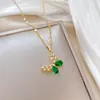 [Acero de titanio] Collar de mariposa hueca de lujo para banquetes de boda transfronterizos, cadena de clavícula combinable para celebrantes de Internet, cadena de acero de titanio.