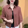 Camisa de verano a cuadros con manga de tres cuartos para mujer, nuevo estilo de verano 2026, camisa casual holgada para mujeres de mediana edad y mayores