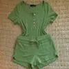 Conjunto de Pijama Simples Verde Estilo Coreano com Gola Henley de Manga Curta para Mulheres, Novo Estilo de Verão, Shorts Confortáveis, Conjunto para Usar em Casa, Pode Ser Usado ao Ar Livre