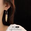 Pendientes de metal con hebilla de borla redonda galvanizada en oro real, estilo frío, pendientes personalizados de moda europea y americana para mujer, venta al por mayor
