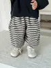 Roupas Infantis 2026 Nova Roupa Infantil Estilo Coreano Roupa de Outono para Bebê Conjunto para Meninos Moletom com Capuz e Calça de Moletom de Outono