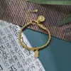 Nuevo Estilo Chino 2025 Retro Colgante de Fortuna Dios Amarillo de la Riqueza Pulsera de Arena Dorada con Cuentas Lujo Ligero Nicho Exquisita Pulsera para Mujeres Fábrica