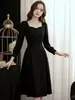 Vestido Retro Feminino Estilo Novo Preto Torrada, Vestido Elegante de Comprimento Médio com Decote Quadrado para Noivado e Baile de Formatura, Adequado para Uso Diário