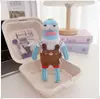 La ropa de los residentes de Bikini Bottom incluye peces geniales, peces flácidos, peces que se extienden planos, colgantes, llaveros, accesorios, monos y pantalones.