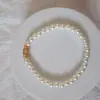 Amazon Pulsera Elegante Retro Francesa de Perlas con 26 Letras Lujo Accesible Joyería de Moda